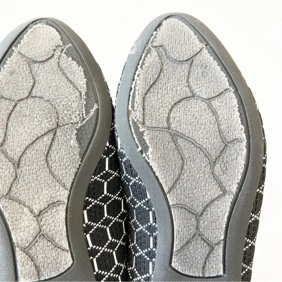 Skechers Aircooled Flyknit Pointed Toe Loafers Black Geometric Print‎ Women’s 7 - Picture 12 of 14